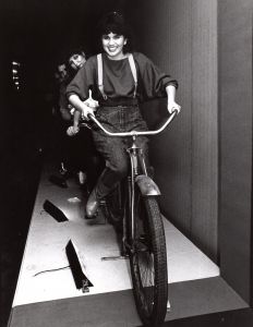 Linda Ronstadt 1982, New York, NY.jpg